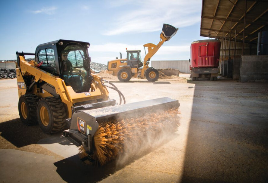 5 Things to Consider When Renting a Cat® Skid Steer