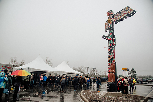 Totem Pole raised at Finning
