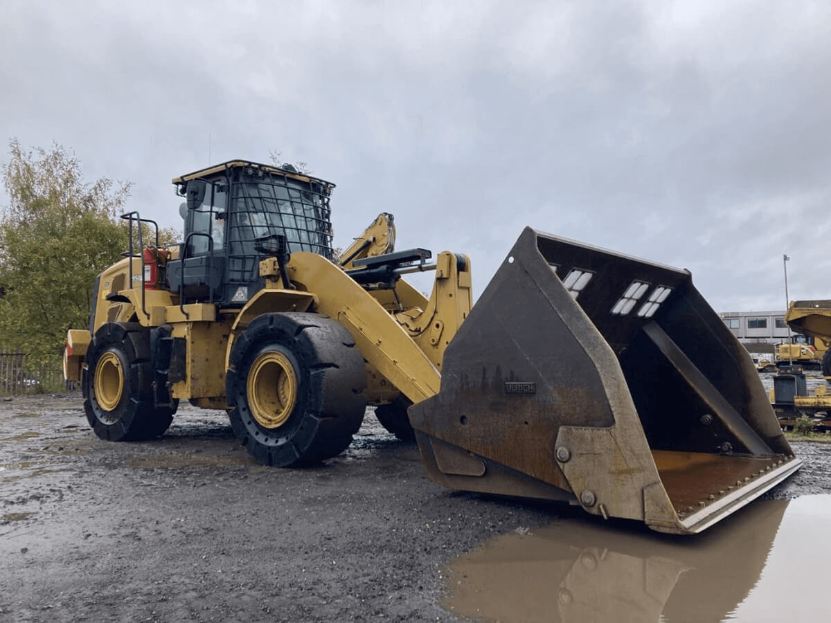 Finning calls on dealer network