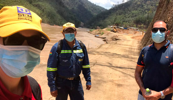 Asesores Finning Bolivia visitan a Cooperativistas Mineros en la localidad de Mapiri
