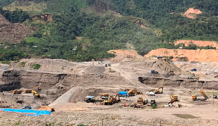 Asesores Finning Bolivia visitan a Cooperativistas Mineros en la localidad de Mapiri