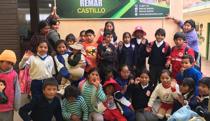 Finning ayuda a hogar de niños en Pura Pura