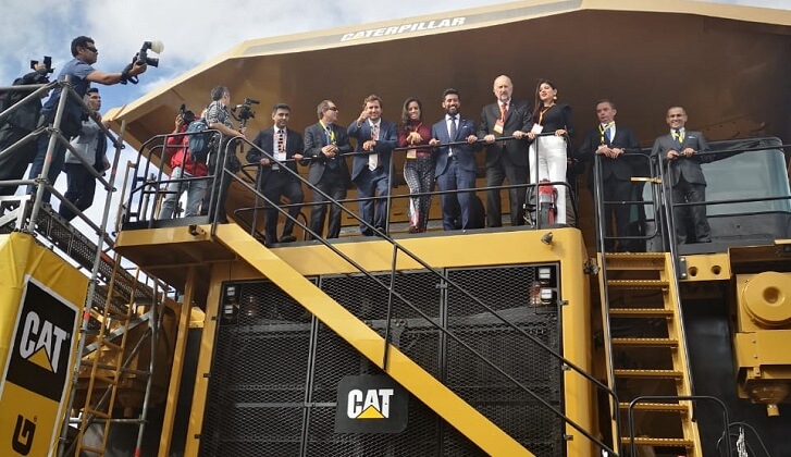 Ministro de Minería inauguró Exponor 2019 junto al camión 794 AC