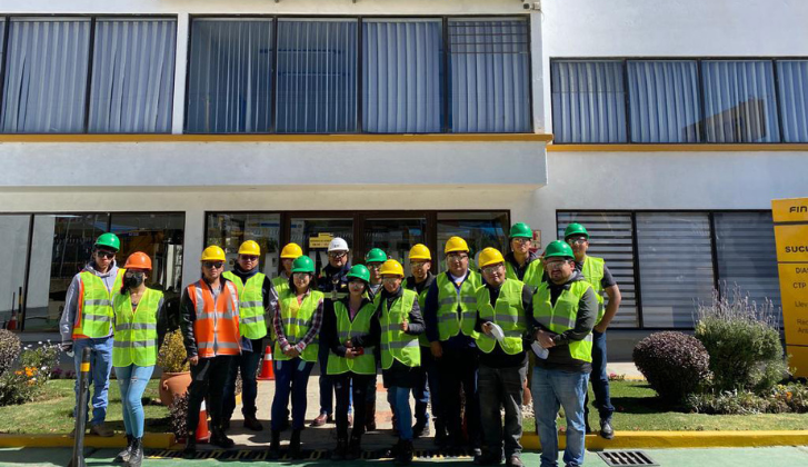 Sucursal La Paz recibe la visita de estudiantes de la UTB
