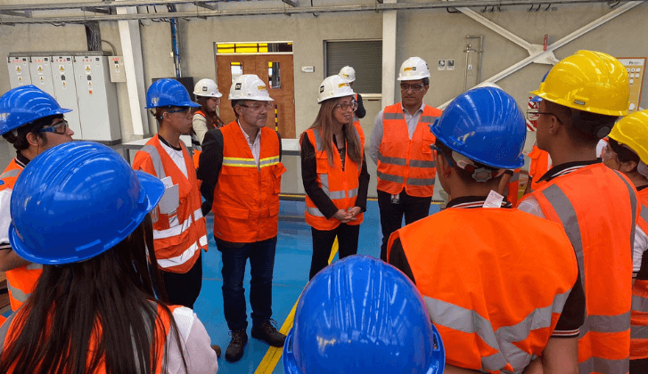 Embajadora de Estados Unidos, Finning