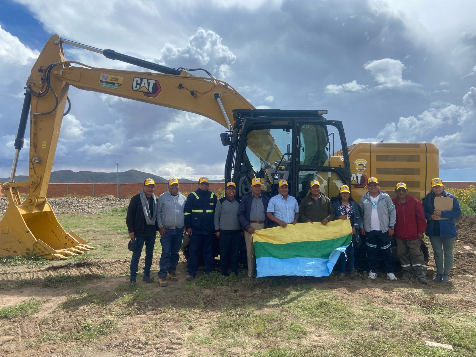 Entrega excavadora 320 a Gobierno Autonomo de Poopo, Oruro