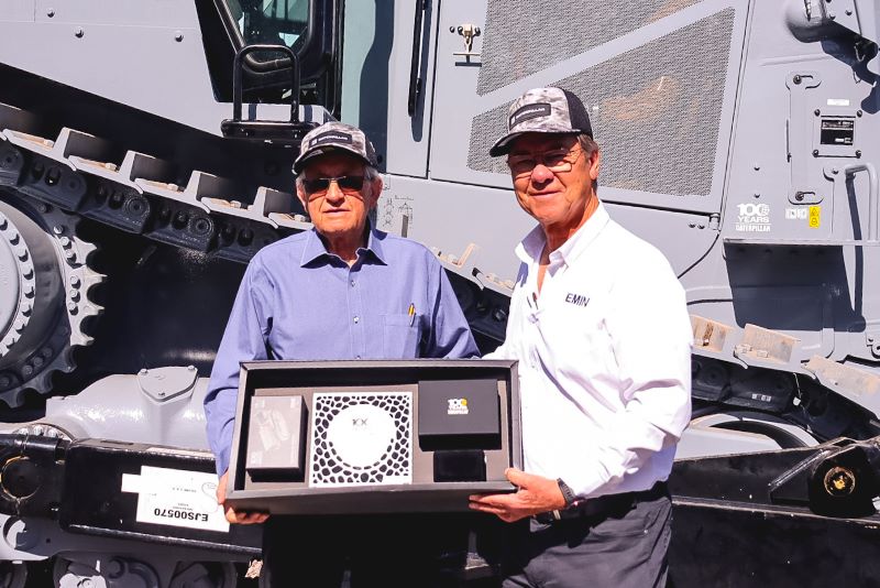 EMIN recibe el nuevo D8 Centennial de Finning