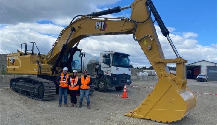 Finning Punta Arenas entrega la excavadora Cat más grande de Magallanes