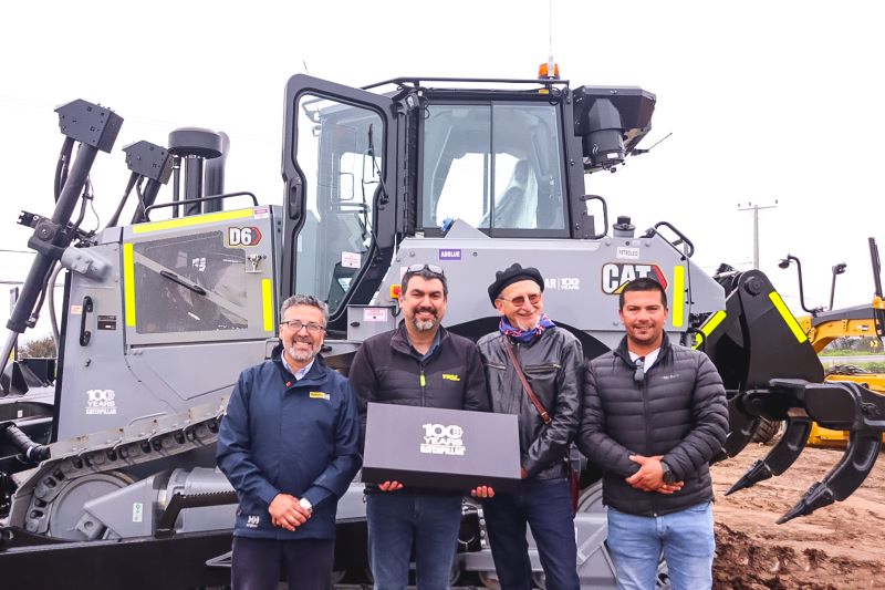 Finning entrega tractor Cat D6 edición Centennial