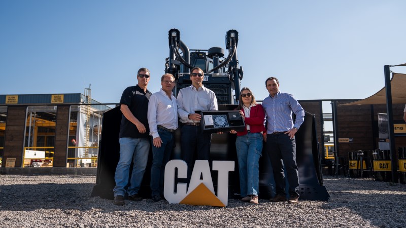 Finning entrega Tractor Cat D6 Centennial a EXCON