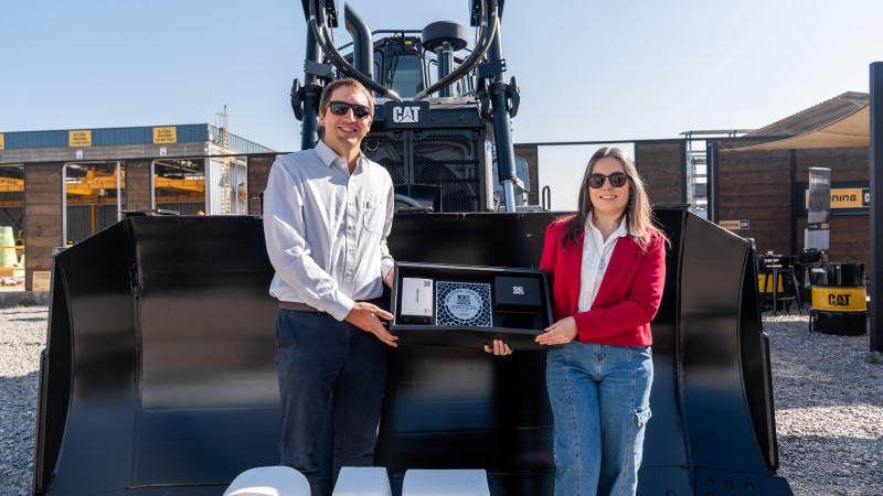 Finning entrega Tractor Cat D6 Centennial a EXCON