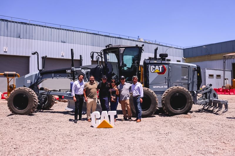 Finning realiza entrega de motoniveladora 140 edición Centennial a Constructora Puerto Varas