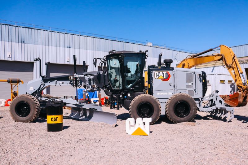Finning realiza entrega de motoniveladora 140 edición Centennial a Constructora Puerto Varas