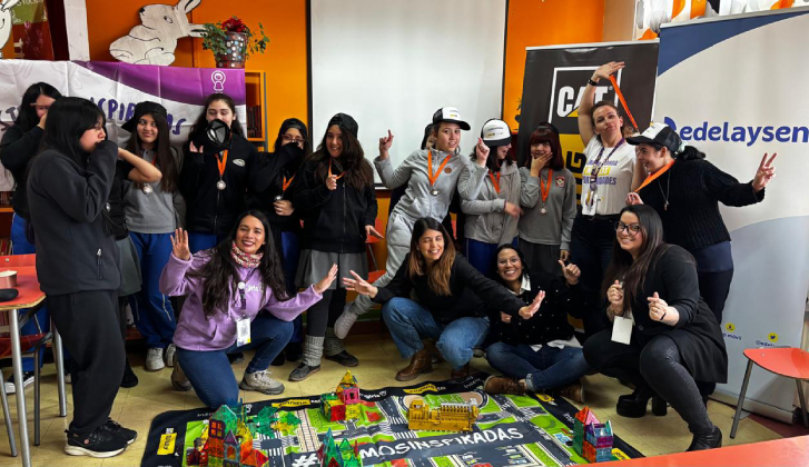 Niñas de Coyhaique exploran vocaciones STEM a través de taller de domótica