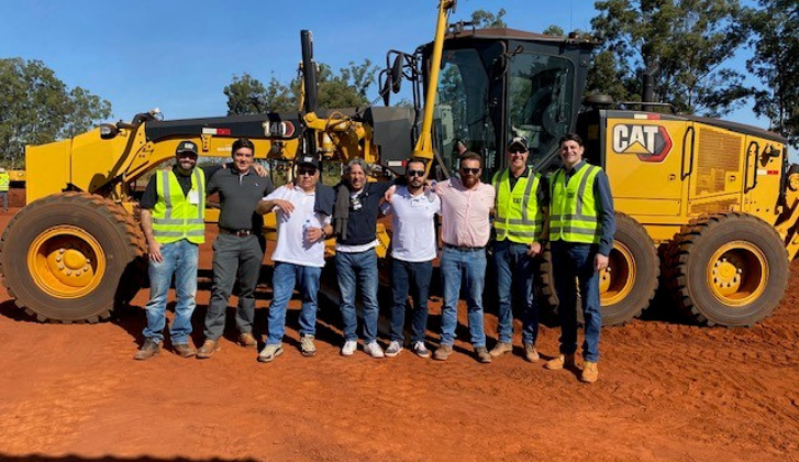 Clientes visitan fábrica Caterpillar en Brasil